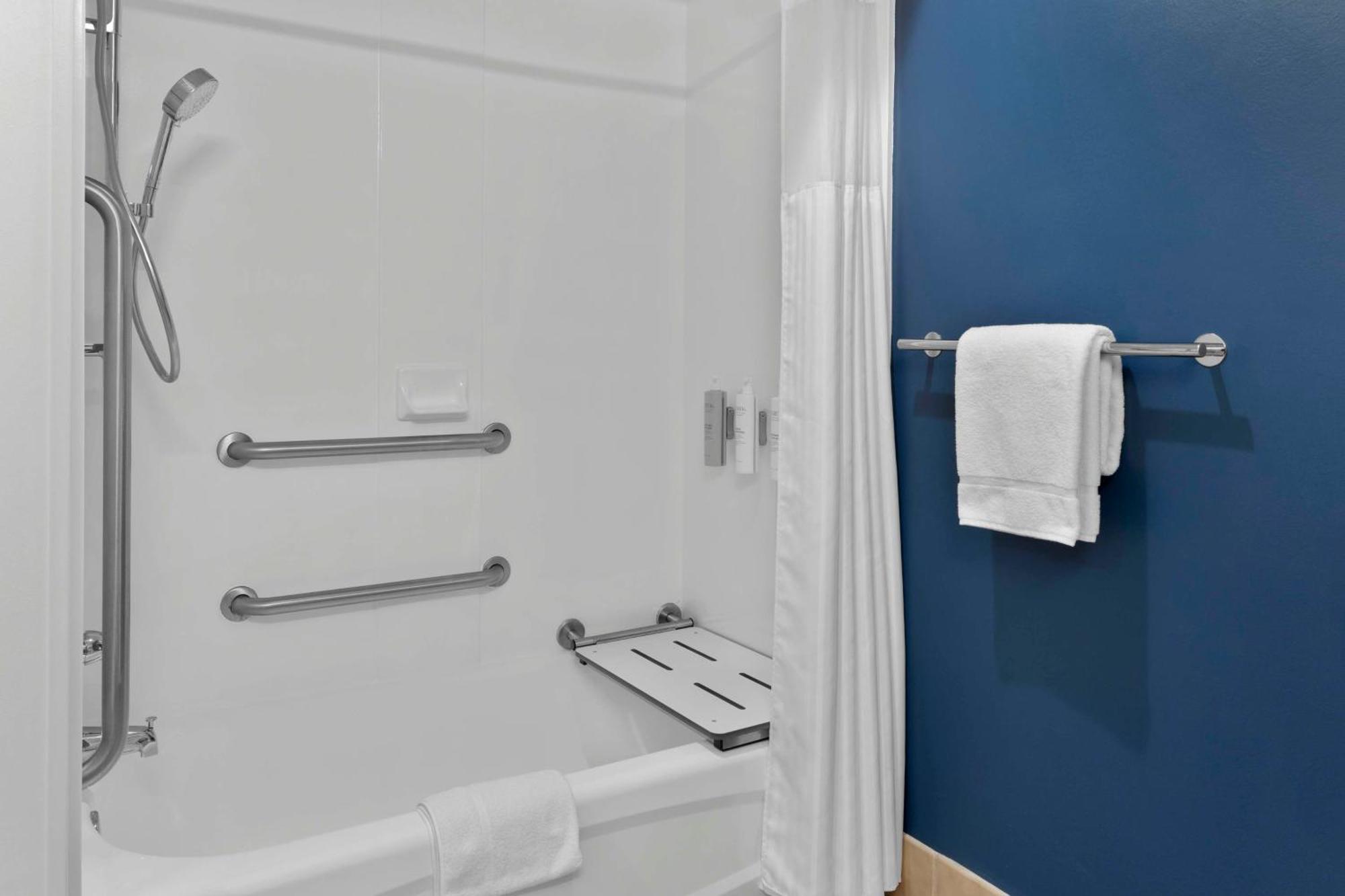 Spark By Hilton Newcomerstown Luaran gambar